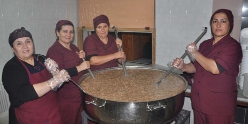 Cemevinde aşure birlikteliği
