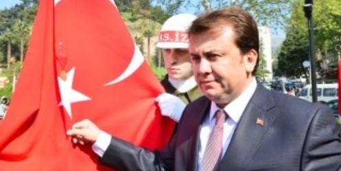 Bayrağımıza Alçakça Yapılan Saldırıyı Şiddetle Kınıyorum 