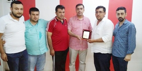 Edeler Grubundan Bekir Kılıç`a Plaket