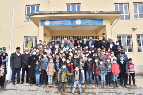 Başkan okumuş; `Muratçakıroğlu İlk-Orta Okulunu ve Kaledibi İlkokulunu Komple Yenileyerek Öğrencilerin Hizmetine Açtı`