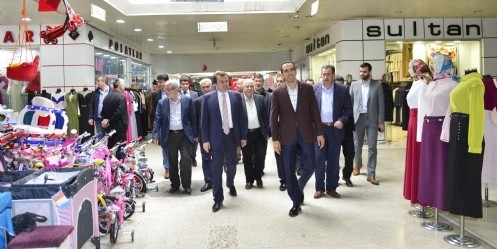 Başkan Erkoç Rıdvan Hoca Yer Altı Çarşısında
