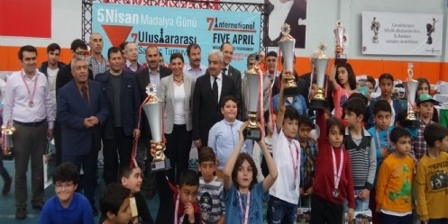 Uluslararası 5 Nisan Madalya Günü Satranç Turnuvası Tamamlandı
