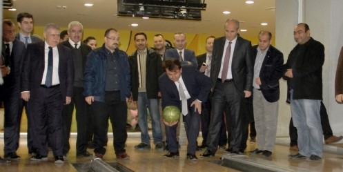 Gazeteciler Bowling turnuvasında buluştu
