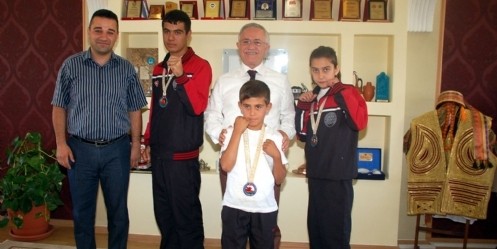 Wushu şampiyonları, Başkan Aydoğan`ı ziyaret etti