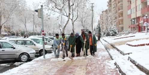 Belediye karla mücadeleye başladı