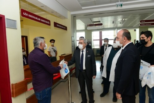 Rektör Prof. Dr. Niyazi Can, KSÜ Tıp Fakültesi Hastanesi Personelinin Yeni Yılını Kutladı