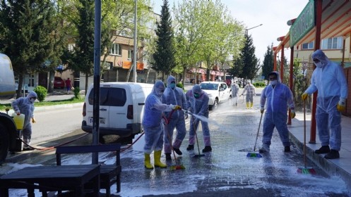 Cadde ve sokaklar dezenfekte edildi