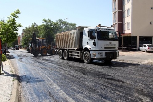 Kemal Önyurt Caddesi Asfaltlanıyor