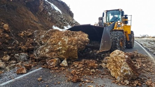 Dev Kayalar O Yoldan Kaldırıldı