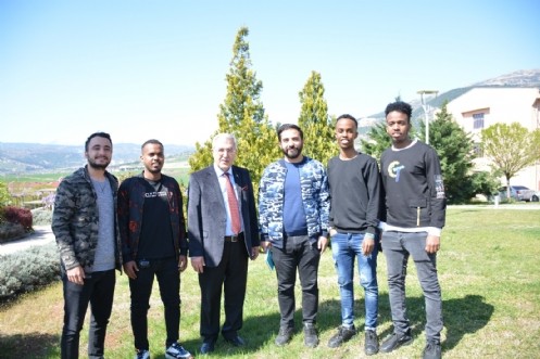KSÜ Üniversitesi Rektörü Prof. Dr. Niyazi Can, Sınav Döneminde Öğrencilerle Bir Araya Geldi: Talep, Sorun ve Memnuniyetlerini Dinledi