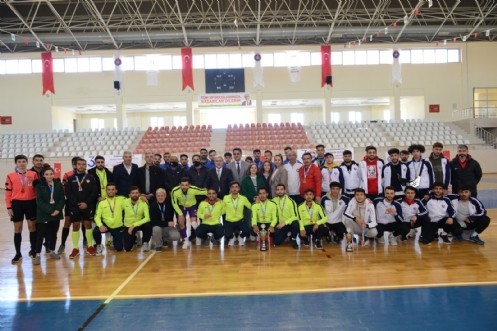TÜSF Salon Futbolu 1. Lig Grup Müsabakalarında Dereceye Giren Takımlar Ödüllerini KSÜ Üniversitesi Rektörü Prof. Dr. Niyazi Can