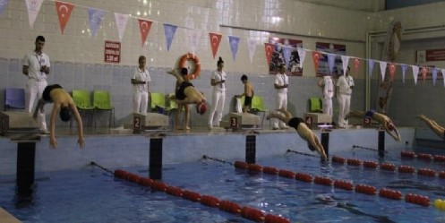 Olimpik Günler Yüzme Yarışmaları Yapıldı
