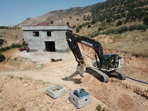 Selimiye Mahallesinde Yeni Yerleşimlerin İçme Suyu Hatları Yapılıyor