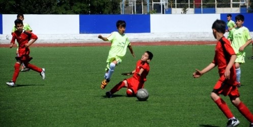 Rakip takımlar maça aynı araçla gitti
