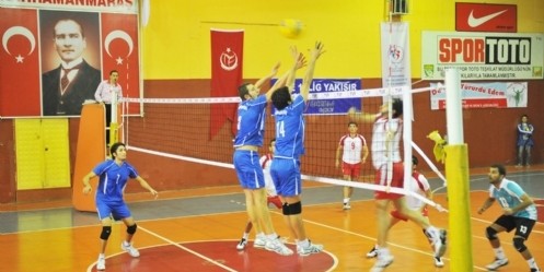 Voleybolcular 3-2 kazandı