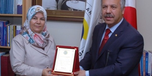 Afşin`de girişimci kadına plaket 