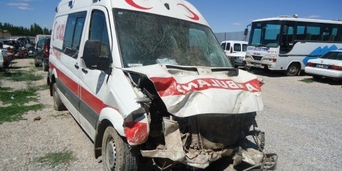 Ambulans Dönüş Yolunda Kaza Yaptı