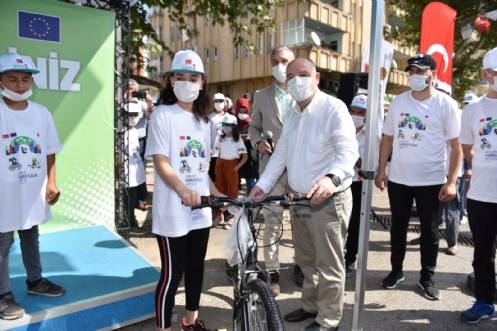 Vali Coşkun, Avrupa Hareketlilik Haftası Dolayısıyla Bisiklete Binme ve Yürüyüş Etkinliğine Katıldı