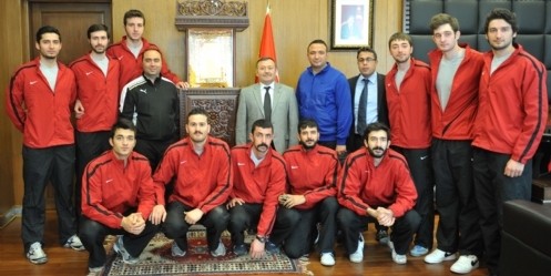 Belediyespor Voleybol Takımı yarı finalde