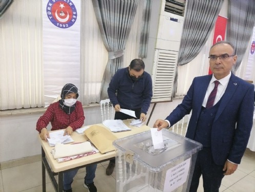 Türk Sağlık Sen`de Başkan Mehmet Özer Güven Tazeledi!