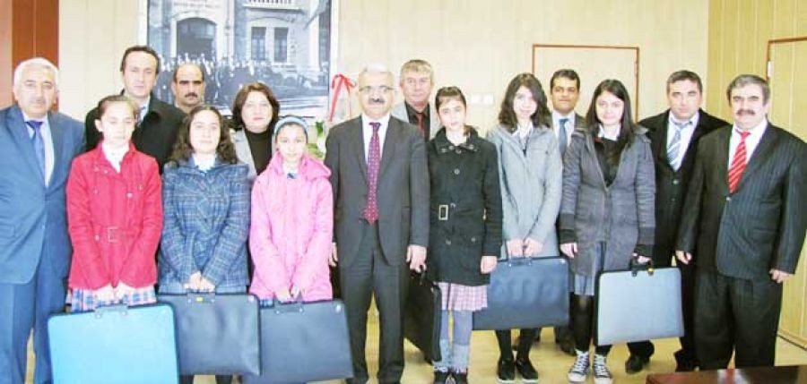Kadını, en güzel anlatan öğrenciler ödüllendirildi 