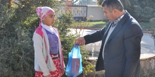 Suriyeli ailelere yardım malzemesi dağıtıldı