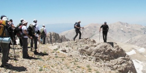 Elbistanlı dağcılar Nurhak Dağı`na tırmandı 