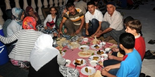 Suriyeli misafirlerle iftar sofrasında buluştular
