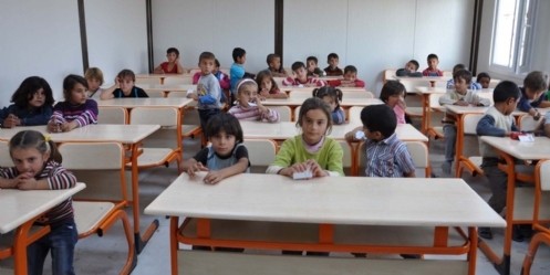 Suriyeli öğrenciler prefabrik okulda eğitim başladı