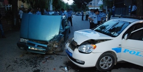 Ekip otosu kaza yaptı; 3 yaralı 