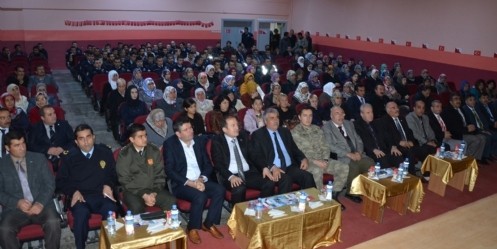 Göksun`da aile içi iletişim konferansı düzenledi