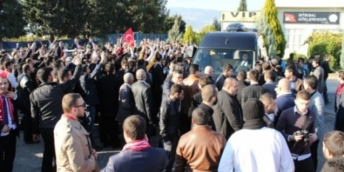 Sedat Peker Tekbirlerle Karşılandı