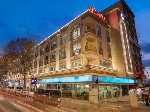 HamptonBy Hilton Güvenli Turizm Sertifikasını aldı