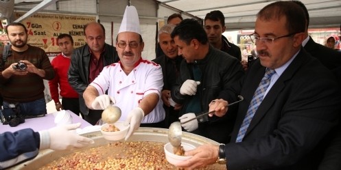 Afşin Belediyesi`den Aşure İkramı Yapıldı