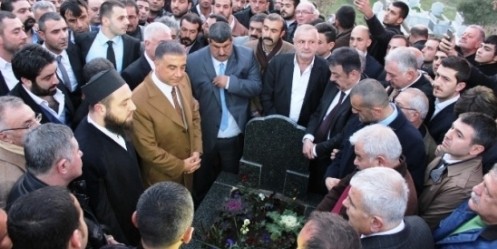 Sedat Peker Avukatının Mezarını Ziyaret Etti