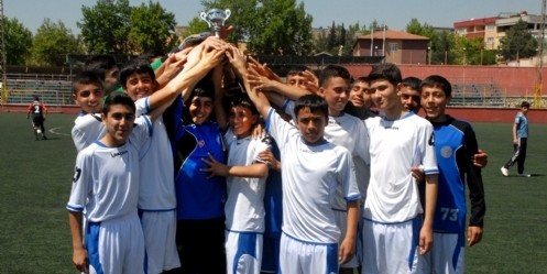 Belediye U14 takımı şampiyon oldu