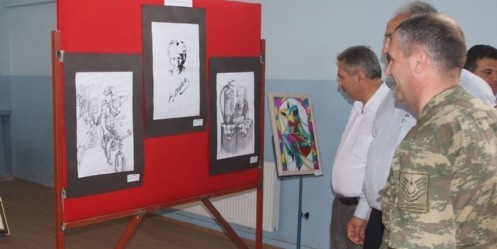 Öğrencilerden yıl sonu sergisi sergisi