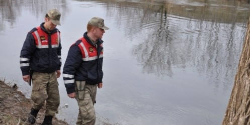 Jandarma, Ceyhan Nehri`nde para kasası aradı 