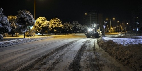 Karla Mücadele İçin Gece Mesaisi