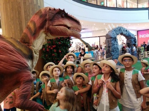 Dinozorlar çağına heyecan dolu yolculuk Piazza` da başladı